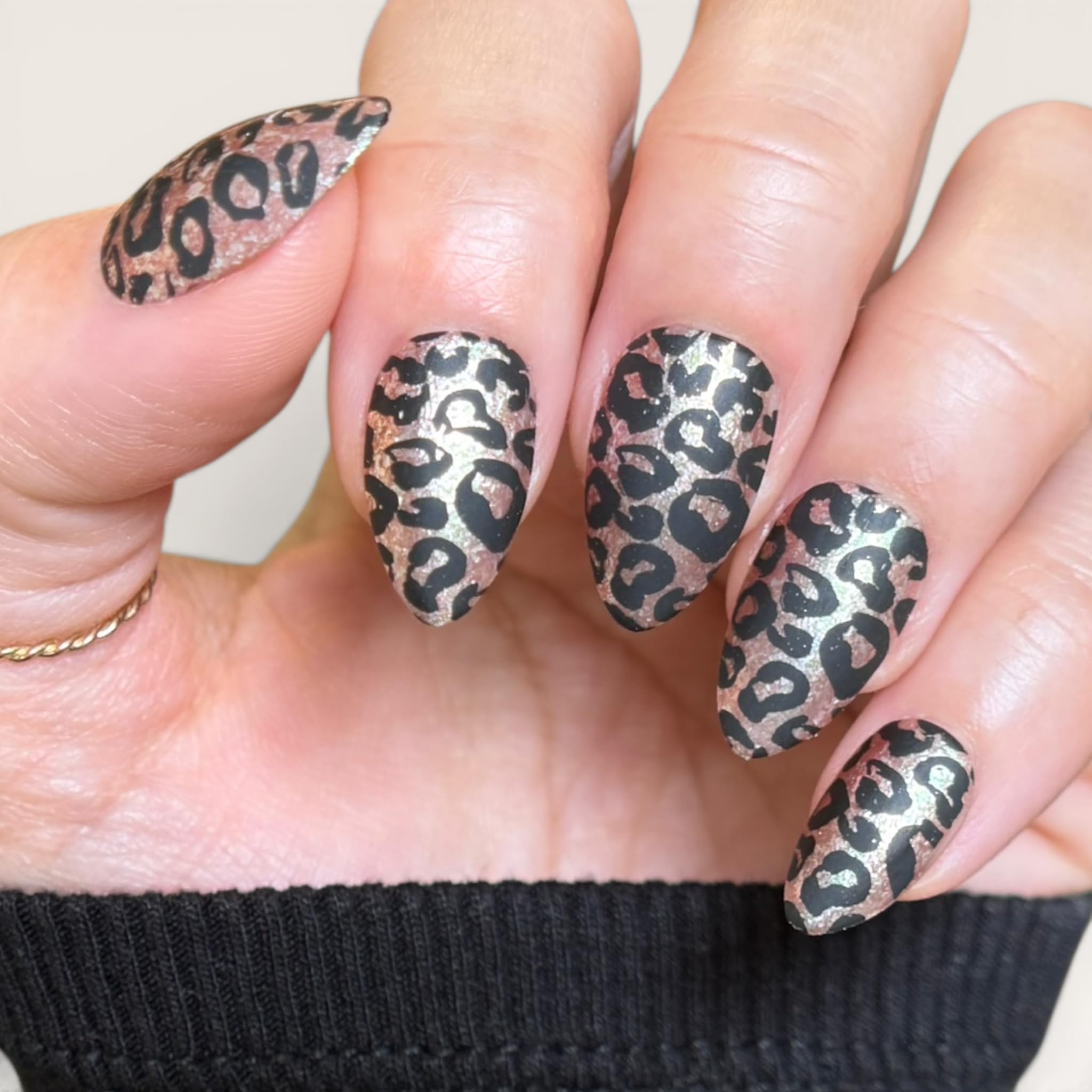 Close up of animal print patterns on Maniology M089 plate