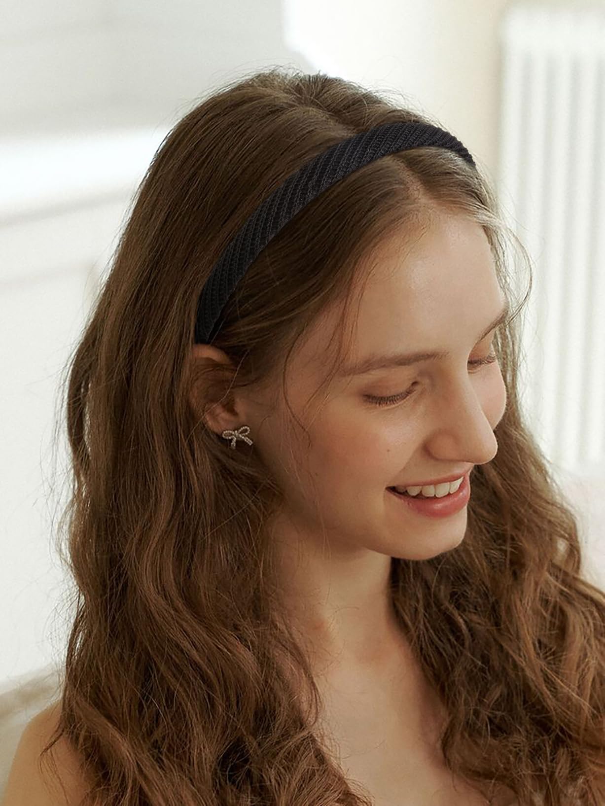 Aibfrid knitted headband white texture detail