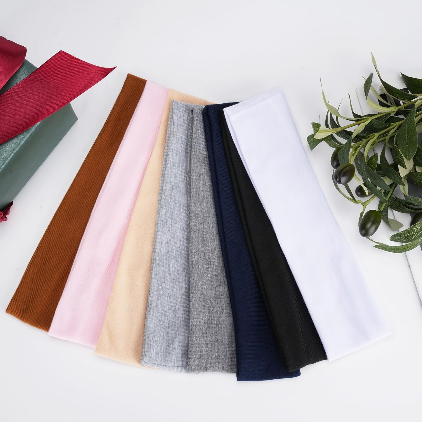 Tyfthui elastic sport headband displaying stretch capability