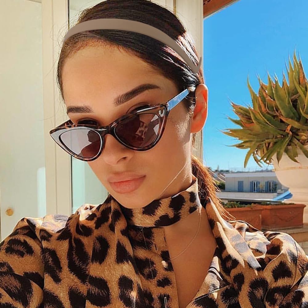 Model wearing Mana Flavizo 6 pack matte headbands