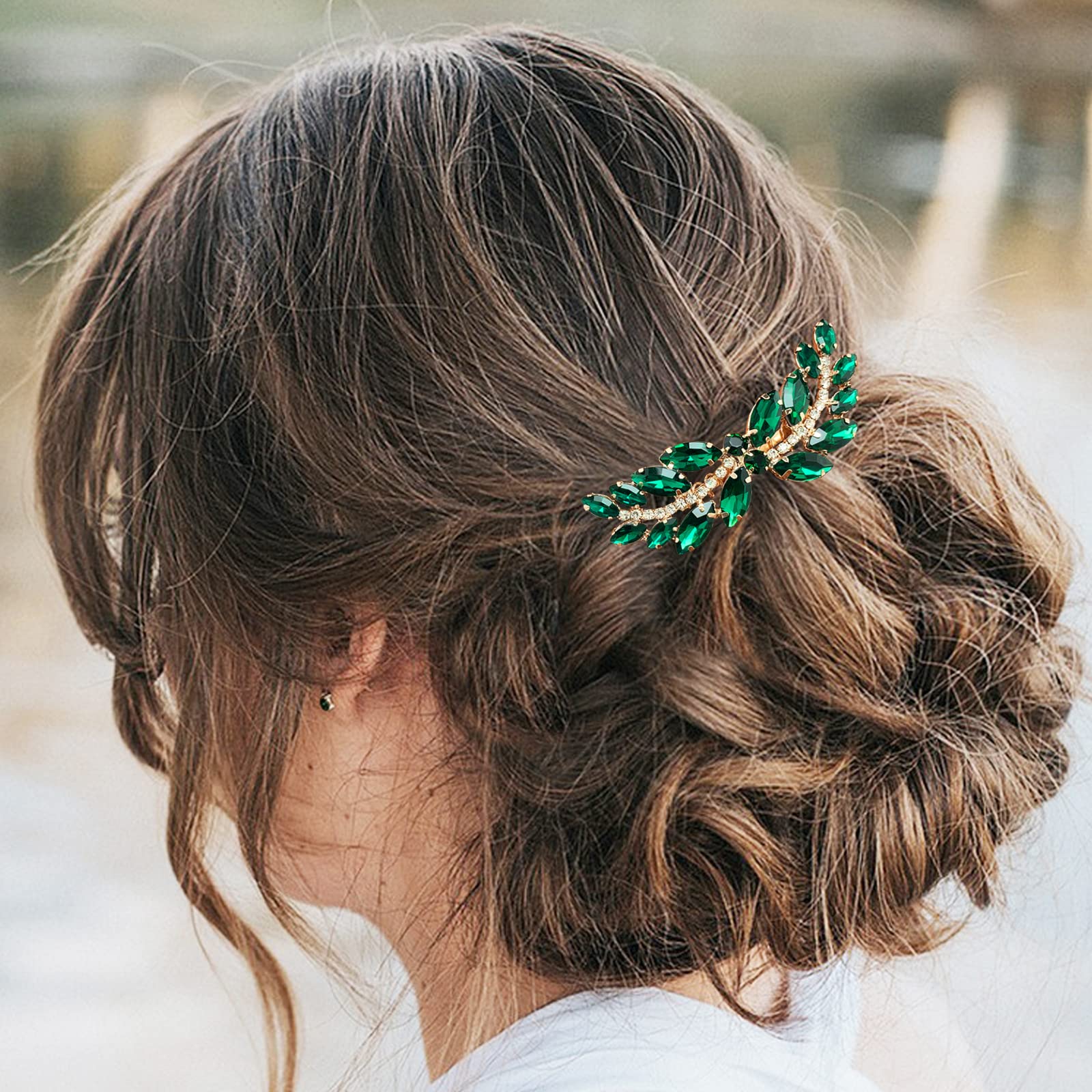 Close up shot of the high quality alloy wire pins and sparkling green crystals on the BETITETO comb