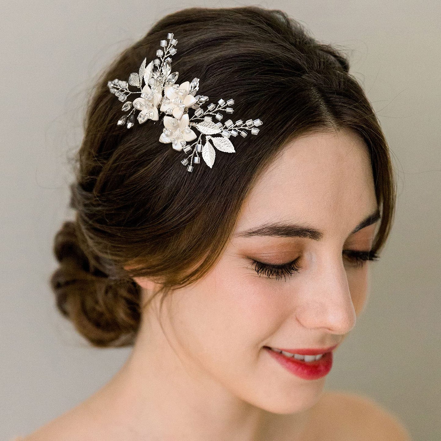 Close up view of the flexible alloy wire branches on the SWEETV wedding hair comb.