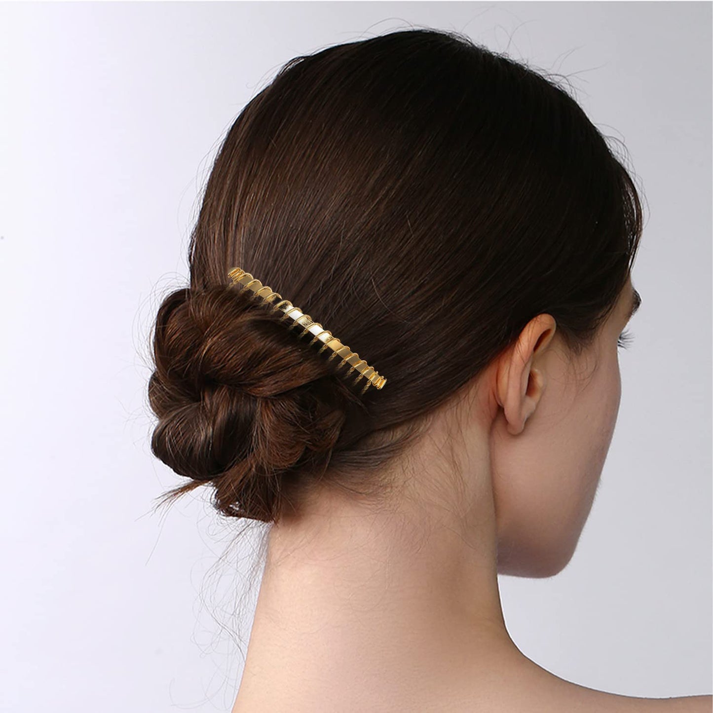 Close up of 20 teeth metal wire comb for bridal veils
