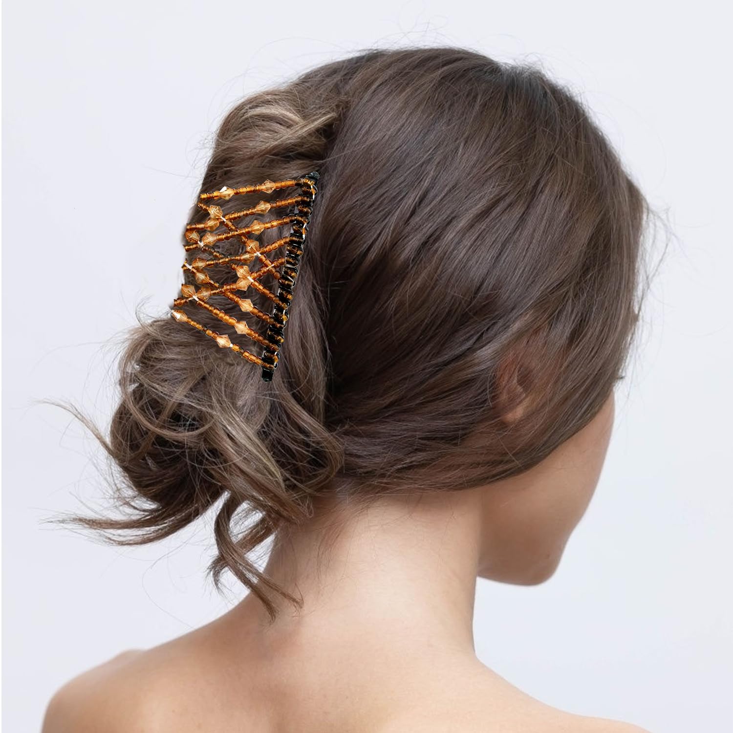 Demonstration of how the dual sliding combs stretch to hold different volumes of hair.