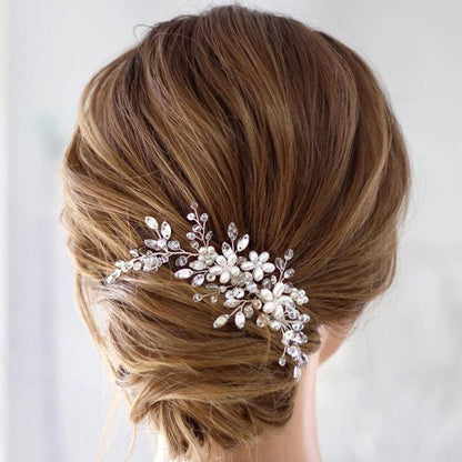 Close up detail of Jakawin silver pearl wedding hair comb