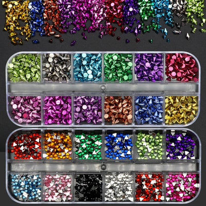 Independent compartment lids shown open on the YAEISM twelve grid nail charm organizer.