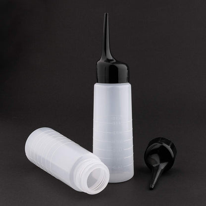 Close up view of the black slanted tip nozzle on the Yebeauty hair color bottle