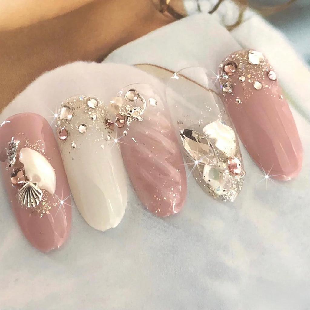 Side profile of compartment wheel containing nail art gems