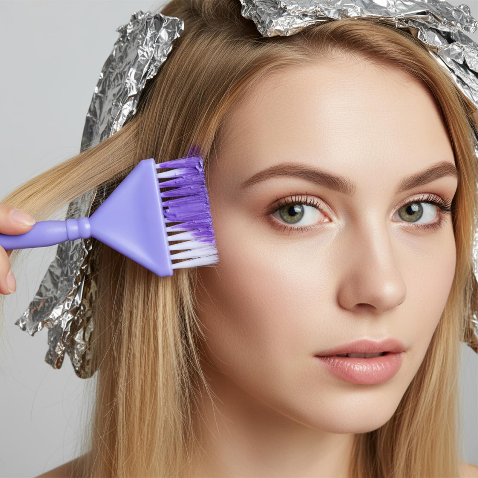 Telooco hair color brush demonstrating the pointed tail handle for sectioning