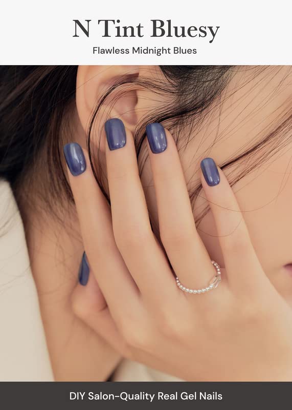 Close up of Ohora N Tint Bluesy blue gel nail design