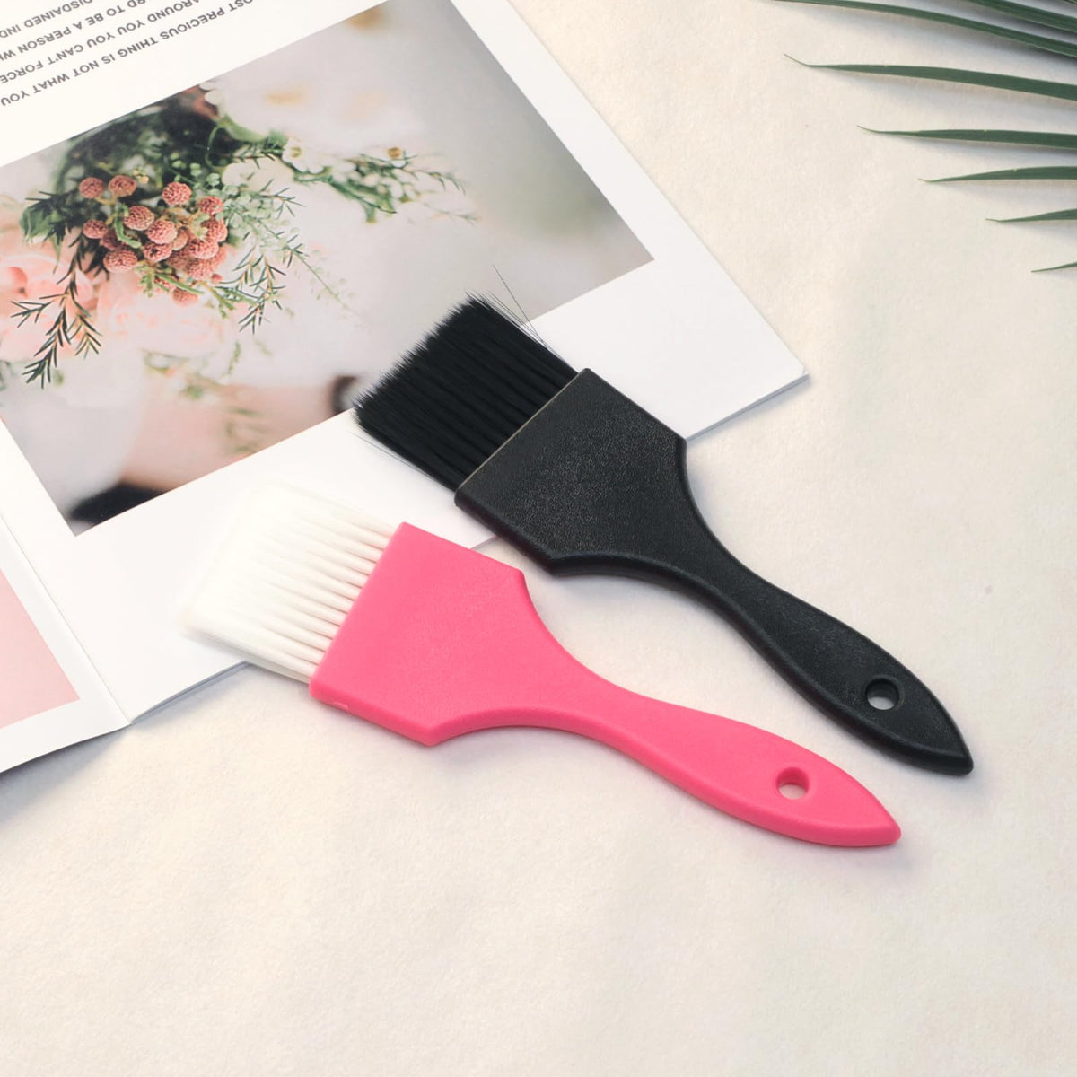 Professional hair dye brushes for precise color blending
