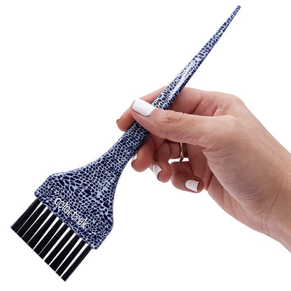 Ergonomic handle design of Colortrak professional color brushes