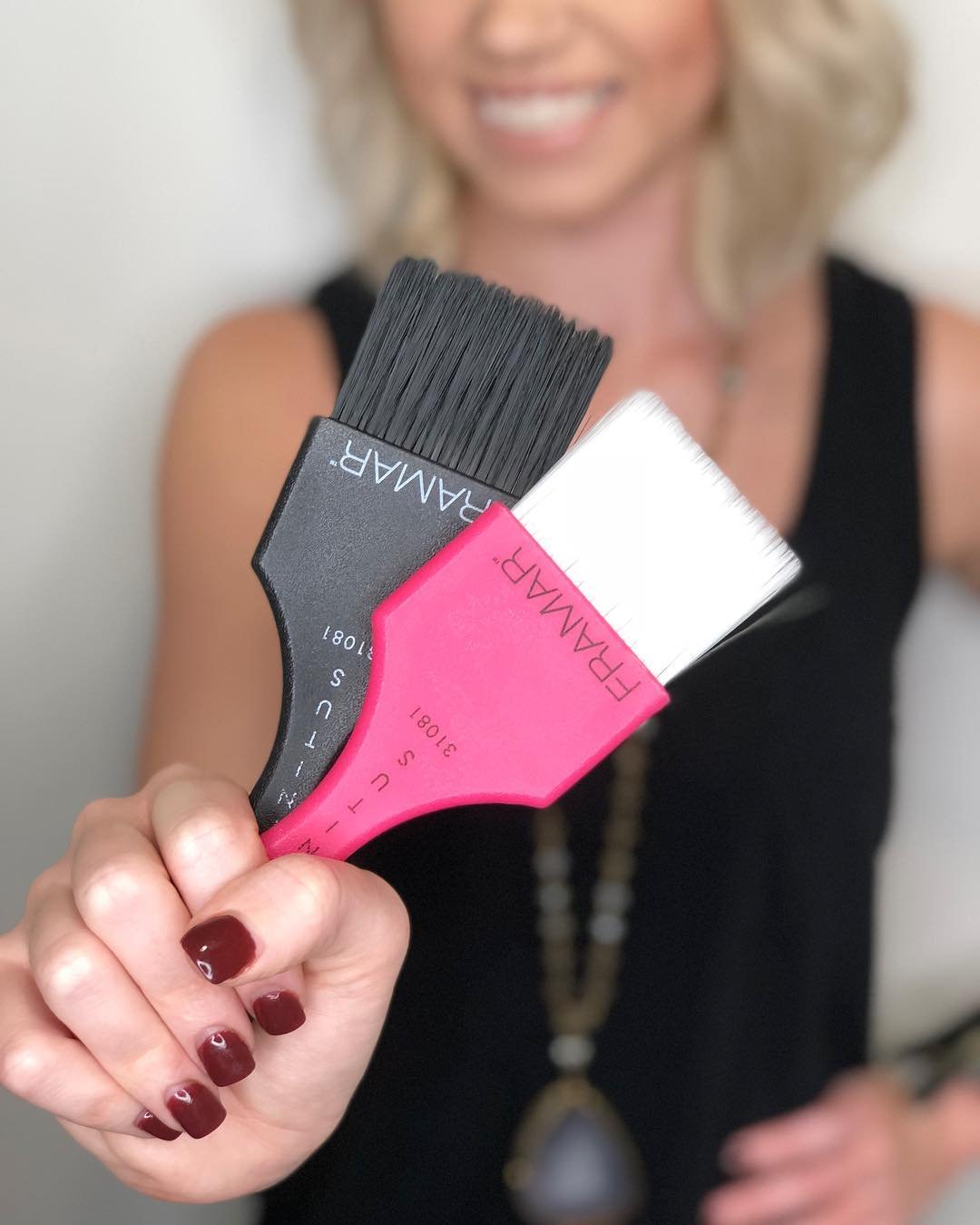 Wide brush head for balayage and hair color application