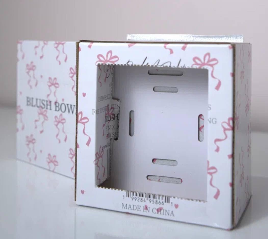 Pop up dispensing feature of Alur.us hair foils in salon