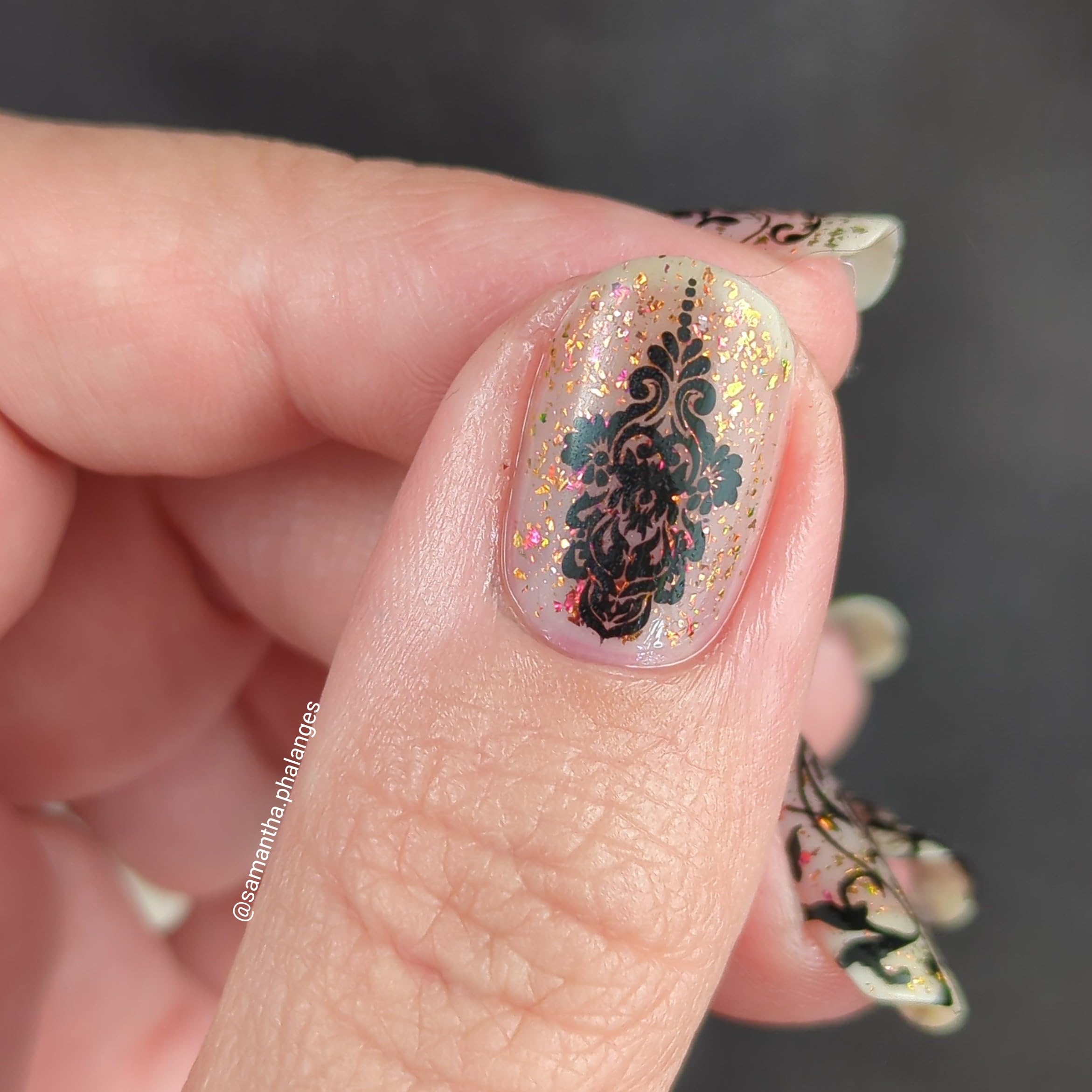 Close up of vintage swirl patterns on Maniology M396 plate