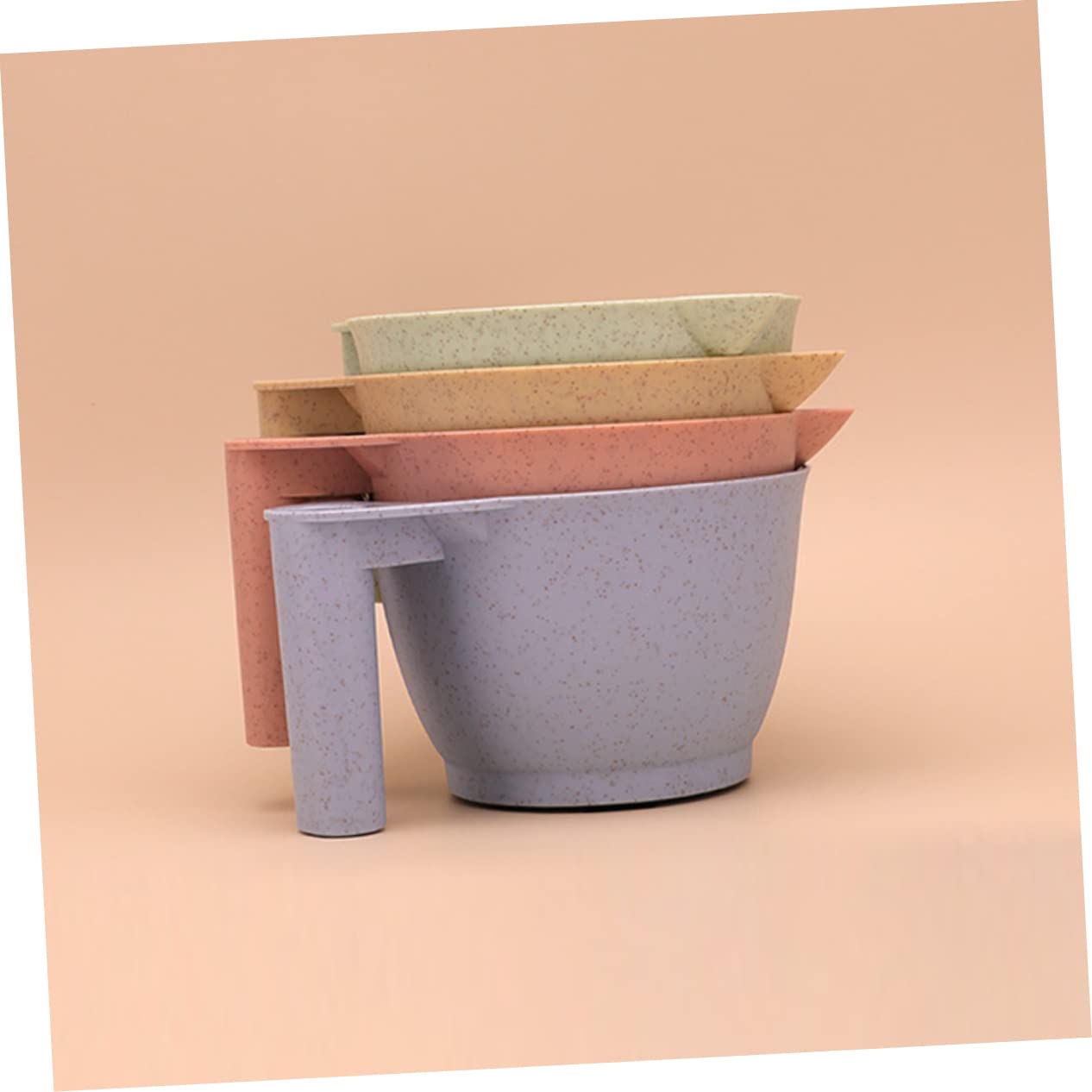 Durable polypropylene material close up of the sustainable wheat straw texture on Minkissy bowls.