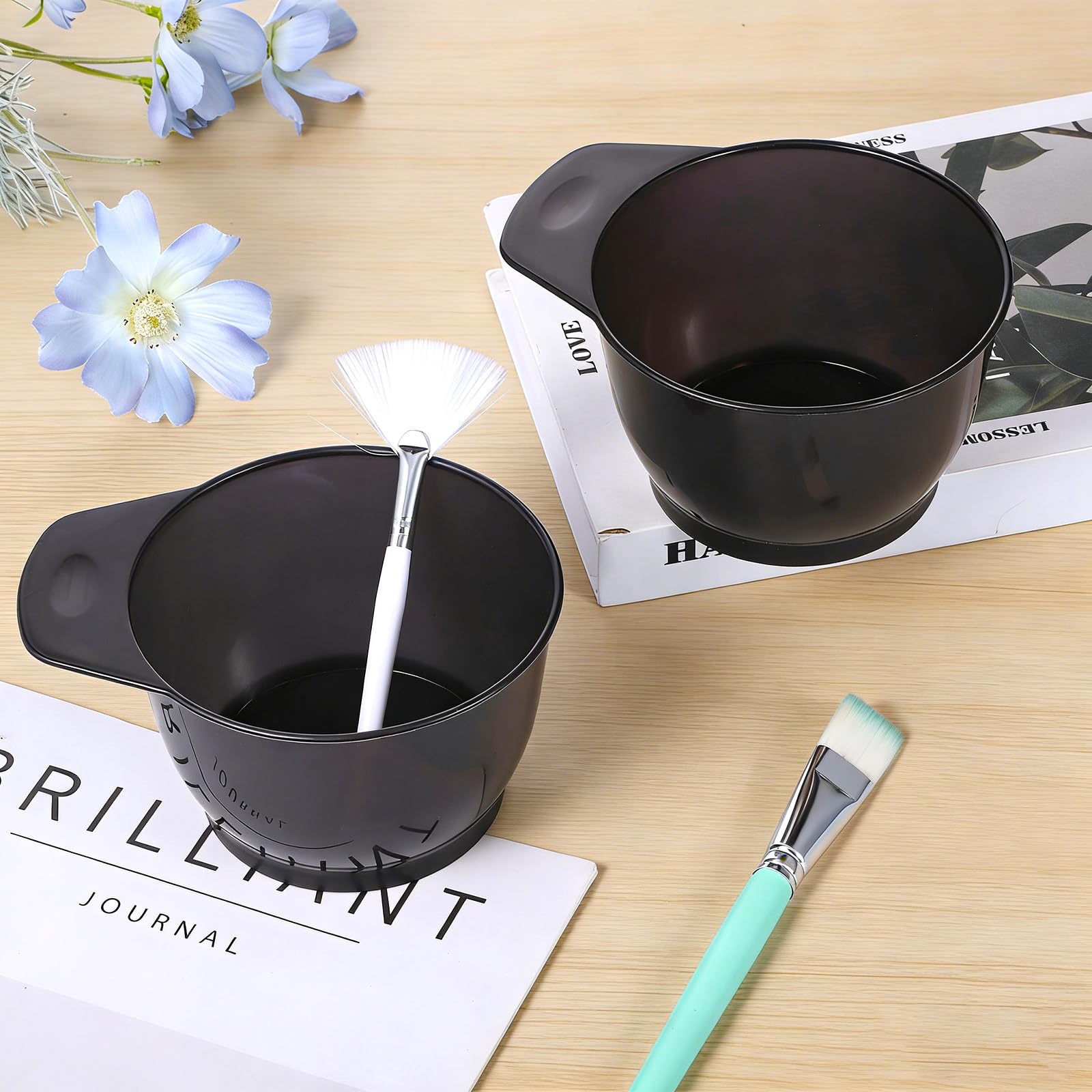 Side view demonstrating the ergonomic grip of the transparent black dye bowl.