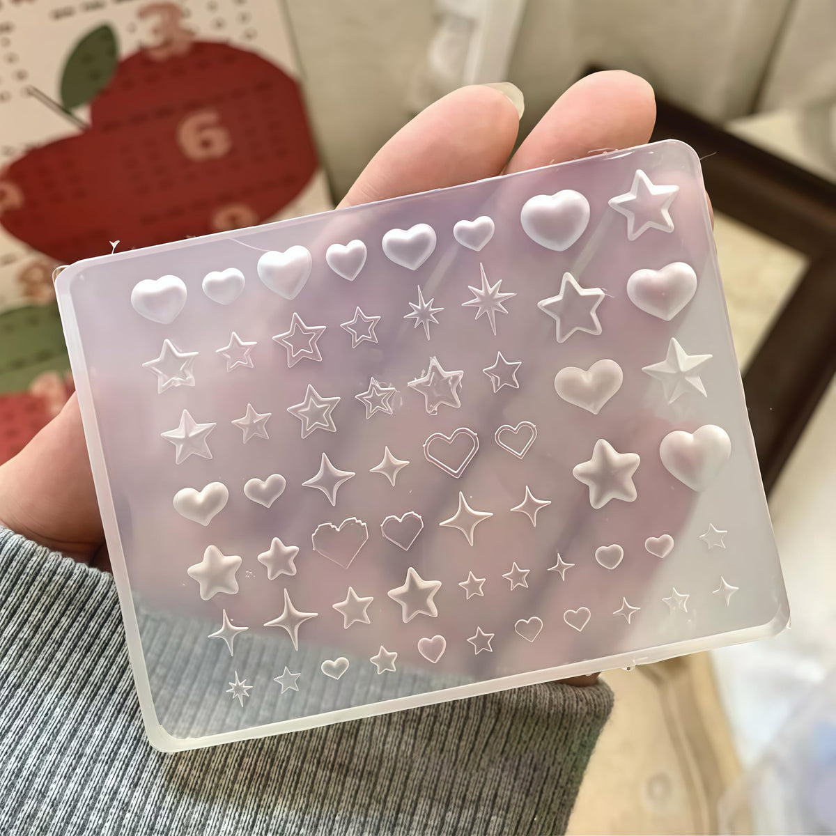 Using the lightweight and compact BHCCXZ silicone template at a professional salon workstation.
