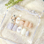 Gehaiwo professional nail art mold being cured under a portable UV LED manicure lamp.
