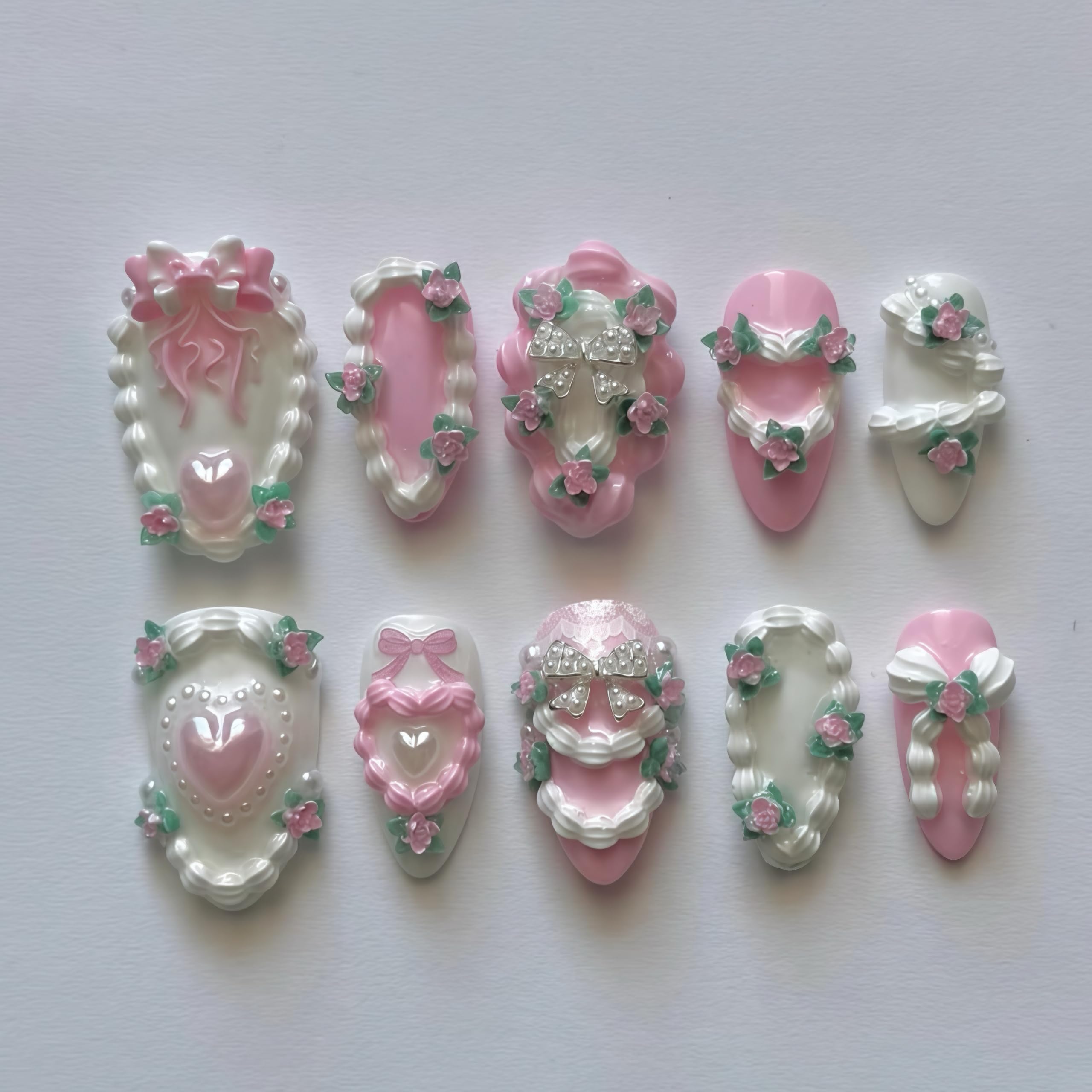 Gehaiwo silicone nail art mold angled view displaying the detailed bow shapes and lace relief textures.