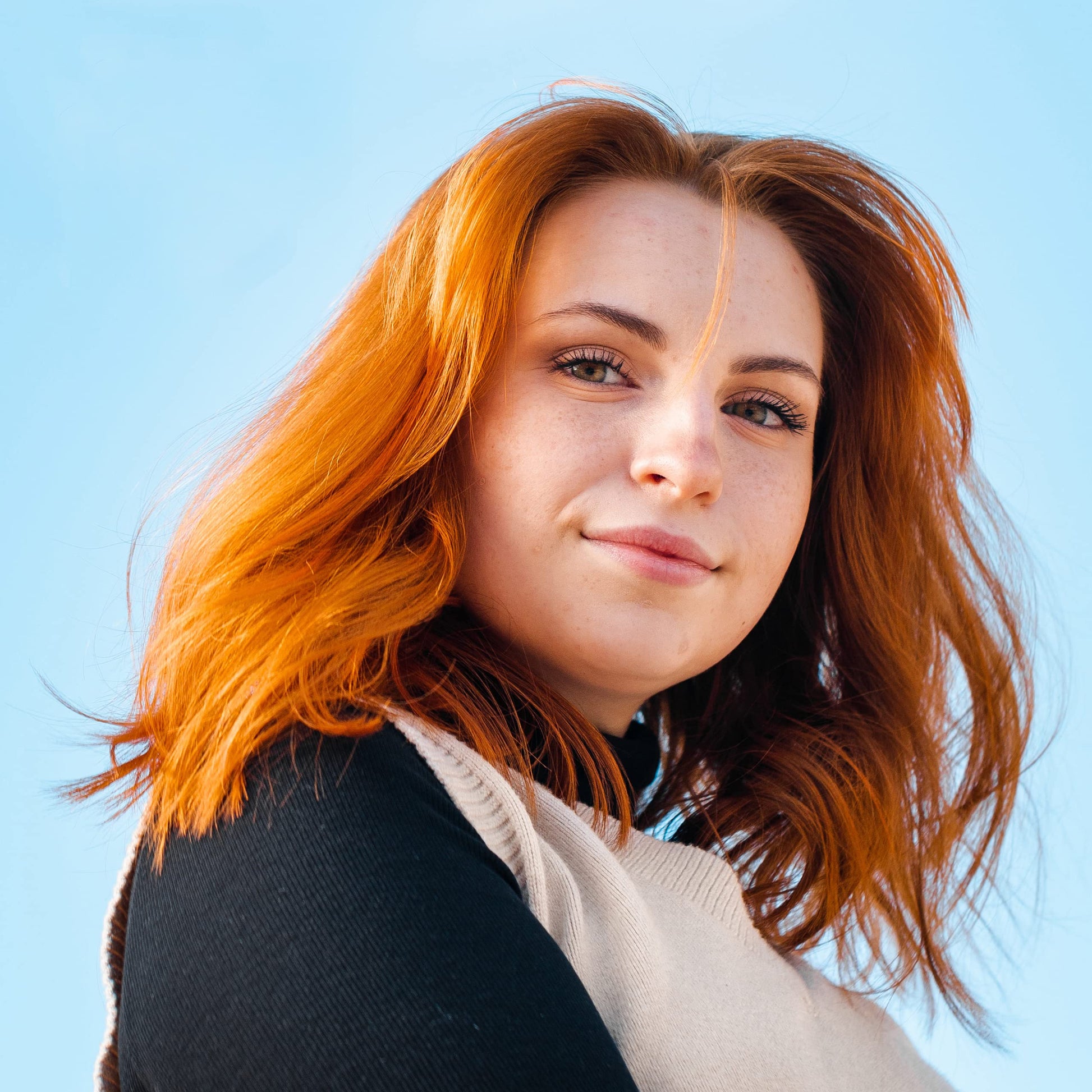 Side view of Overtone color depositing conditioner bottle detailing hair hydration benefits.