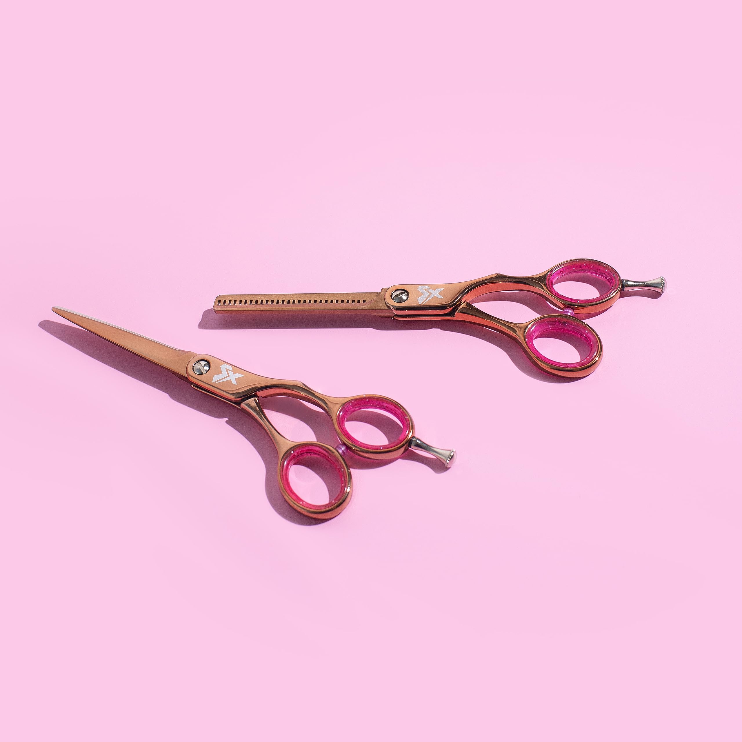 Close up of the comfort silencer on Cricket hair cutting shears