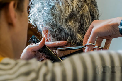 Wenshall texturizing thinning scissors displaying the twenty seven sharp teeth design for salon quality hair blending and layering.
