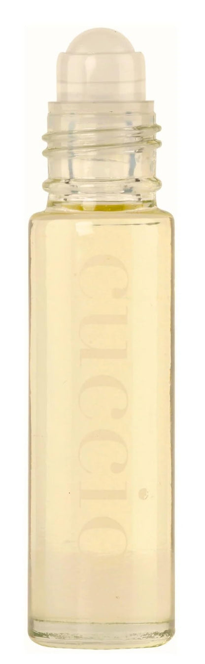 Application of Cuccio Naturale oil on fingernails