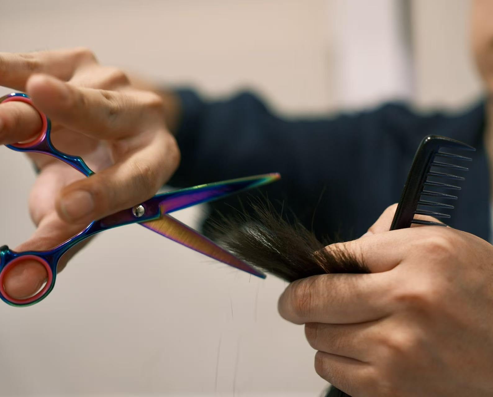 Vibrant aurora color rainbow finish on the 6.5 inch professional styling scissors.