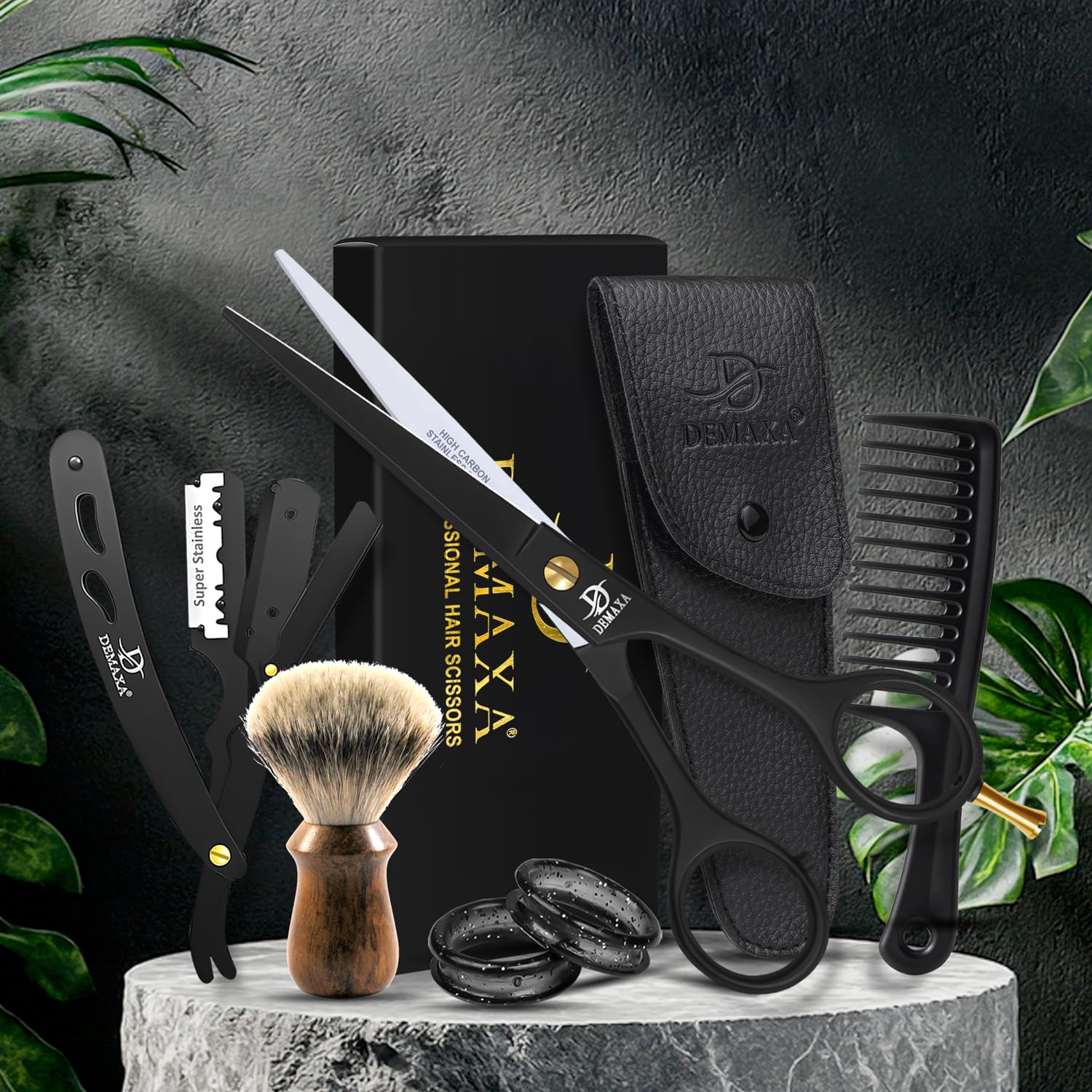 Arainchy hair cutting scissors cutting clean sections of hair to demonstrate salon performance.