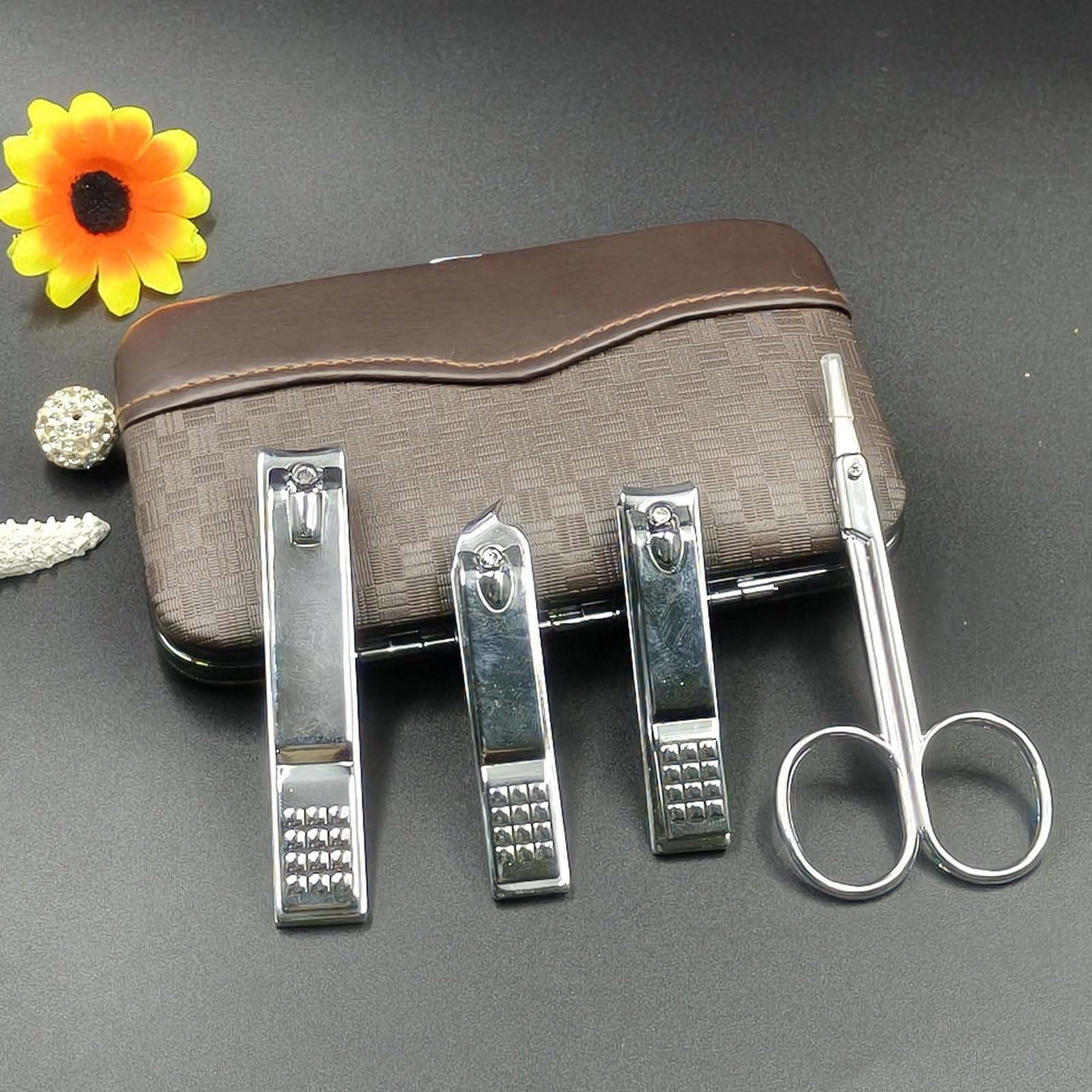 Travel-friendly Melyfi 8-piece personal care kit for men and women