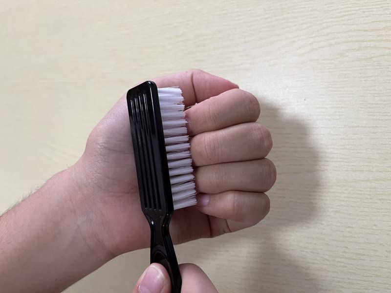Ergonomic plastic handle design demonstrating a comfortable grip for scrubbing.
