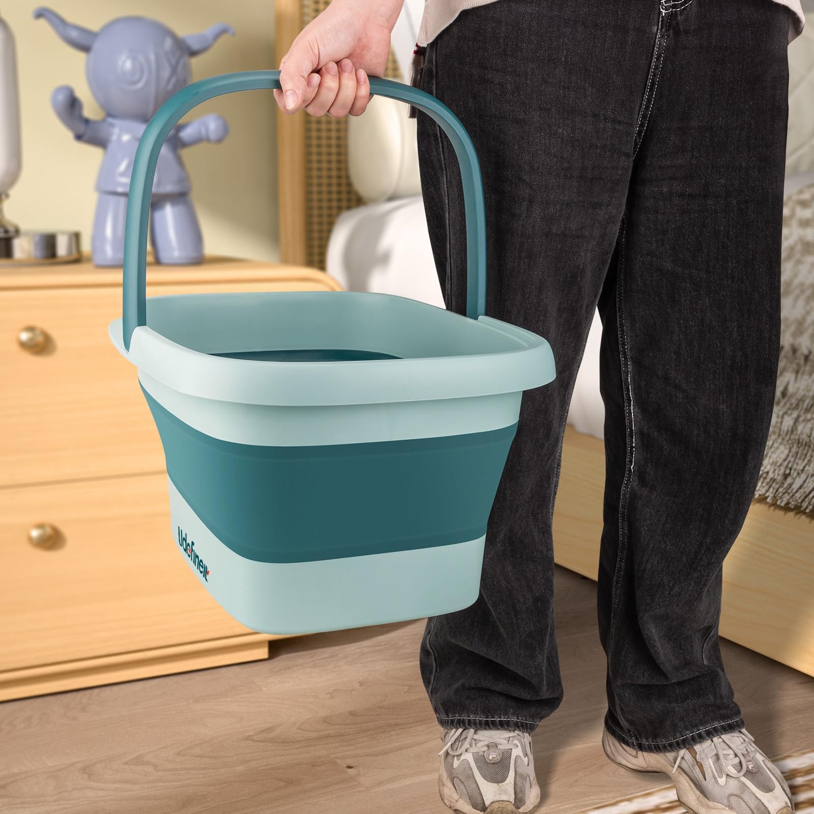 Close up of Udefineit massage rollers and basin texture