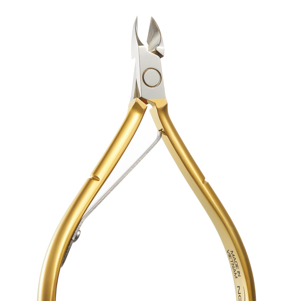 Kem Nghia D-555 cuticle nipper packaging and tool