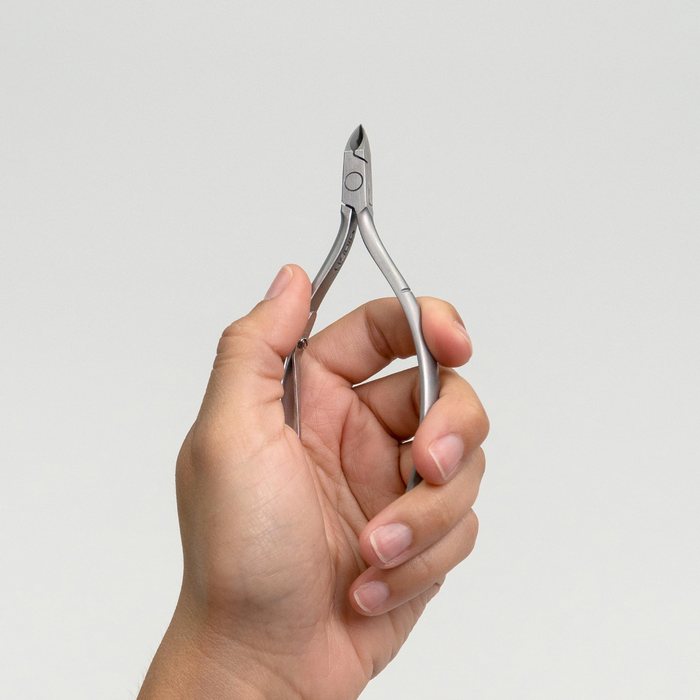 Nghia D-01 cuticle nipper with protective cap