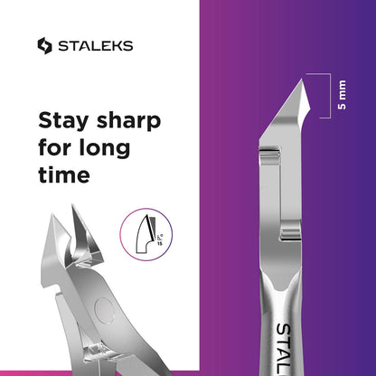 Close up of Staleks Pro nipper sharp cutting edge