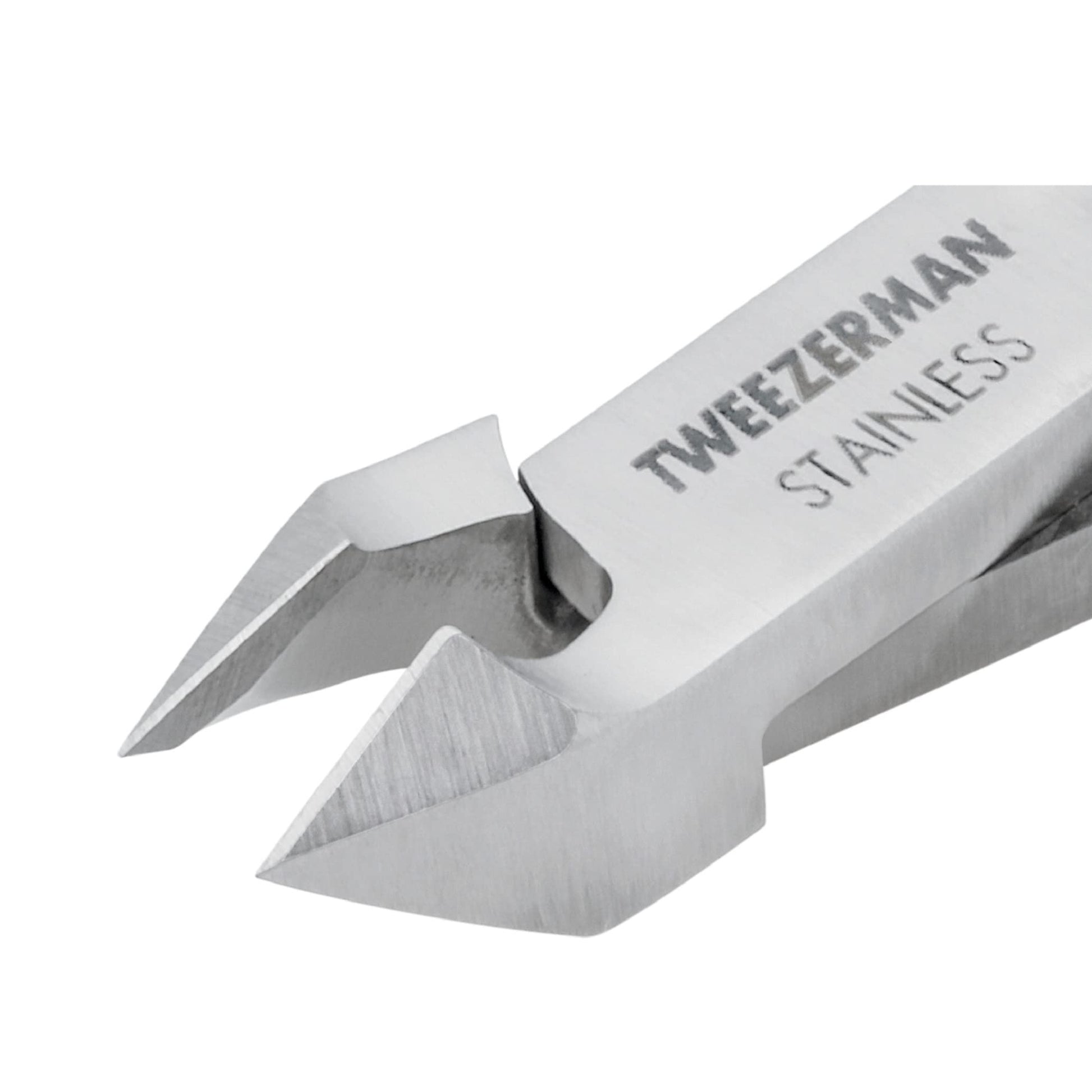 Close up of Tweezerman 1/2 jaw cuticle nipper blades