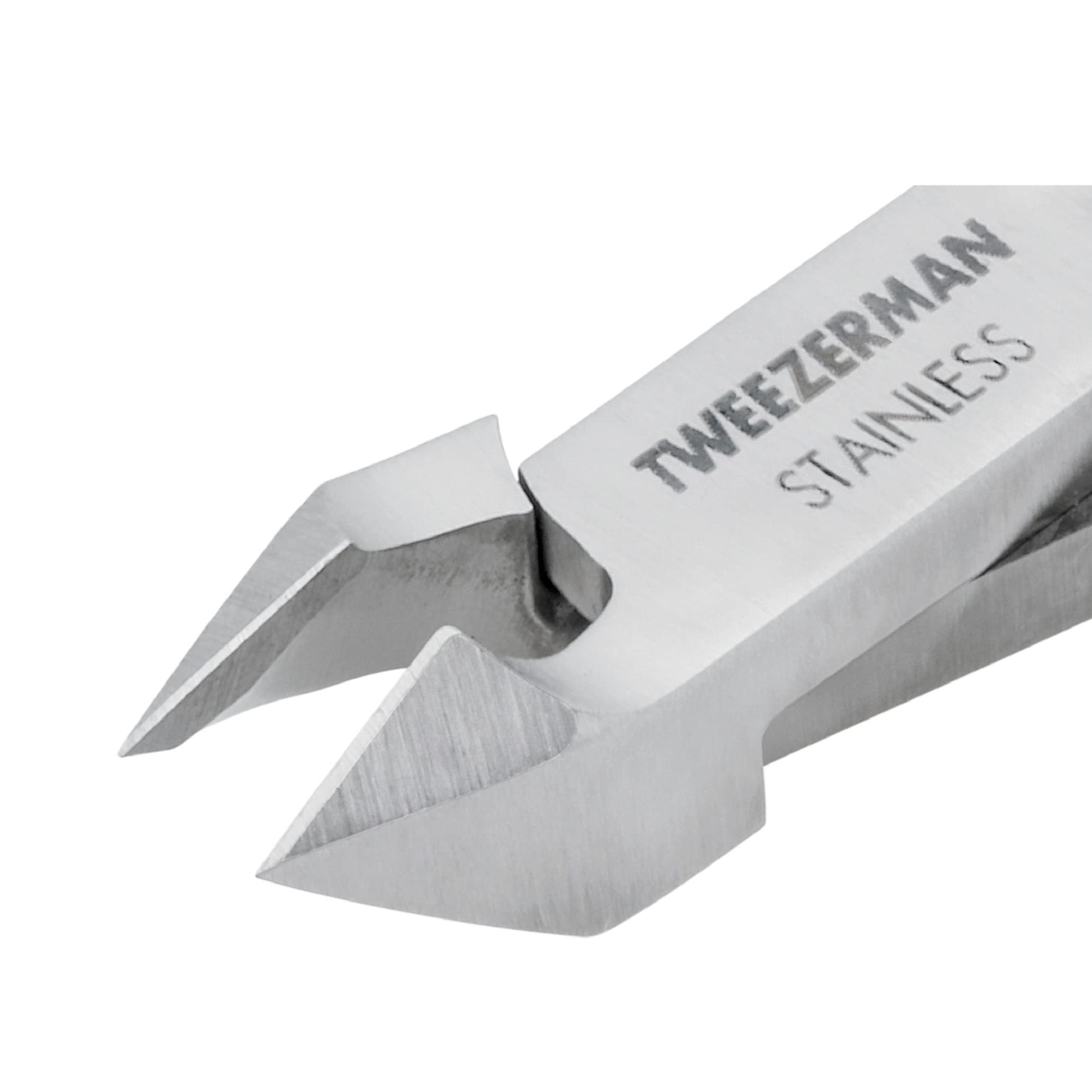Close up of Tweezerman 1/2 jaw cuticle nipper blades