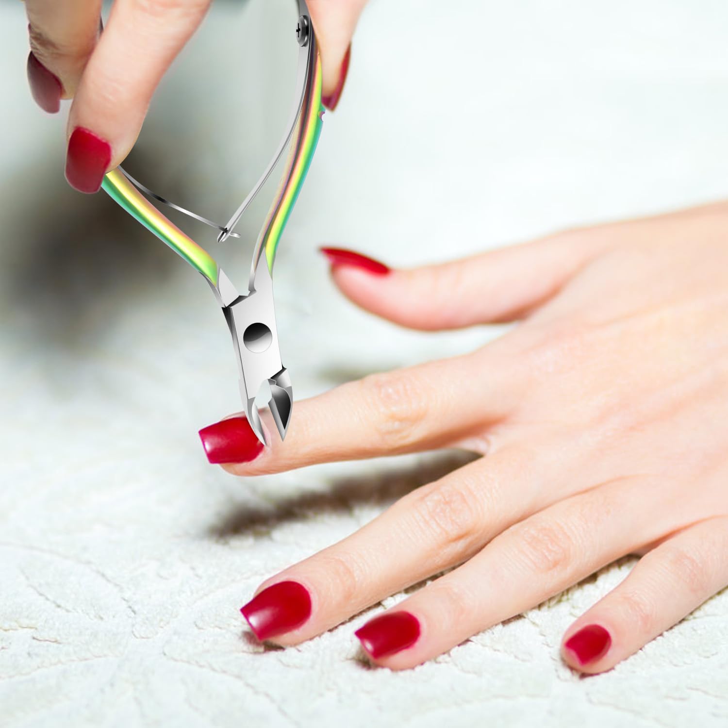 Ergonomic non-slip handle of XUNXMAS cuticle cutter