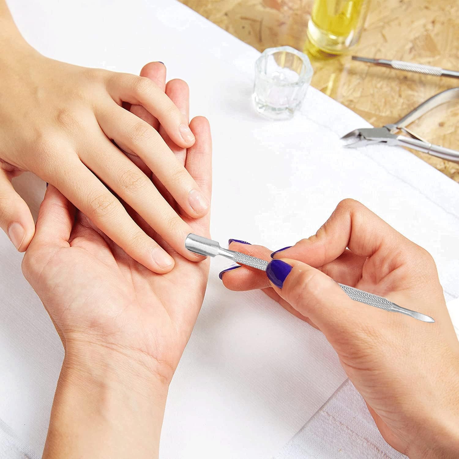 Dual-ended cuticle care tool with anti-slip handle design