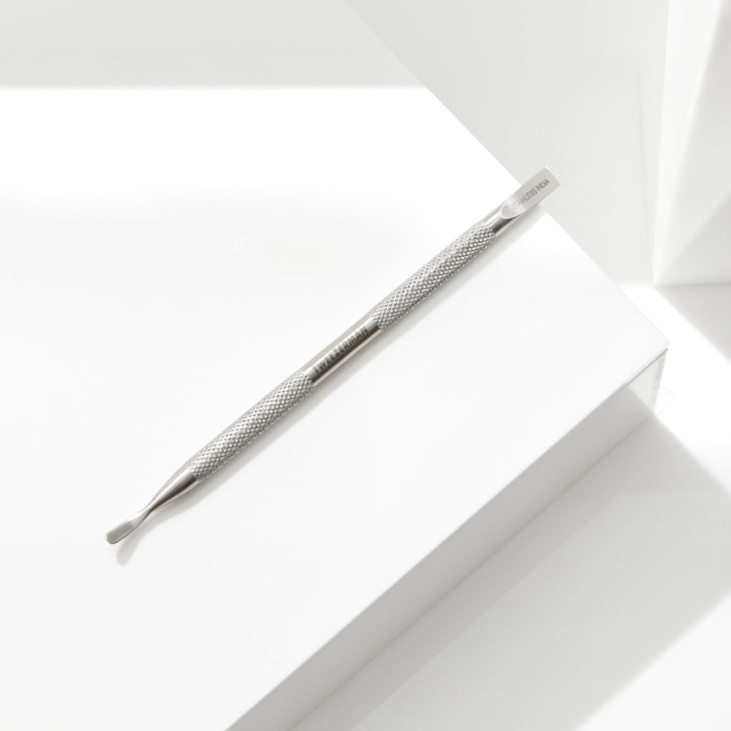 Ergonomic textured handle of Tweezerman manicure tool