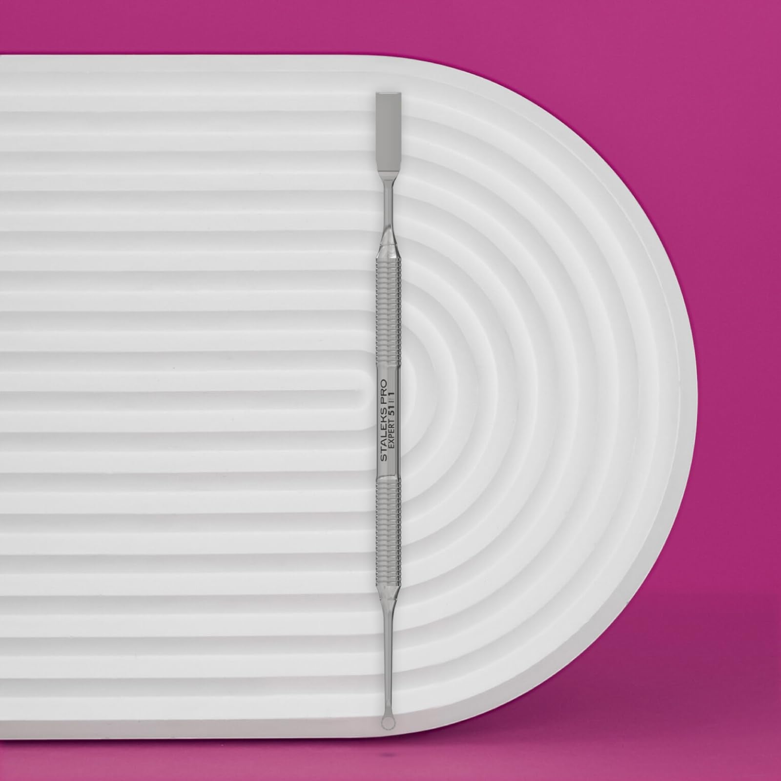 Detailed view of the cleaning ring on the Staleks Pro cuticle tool