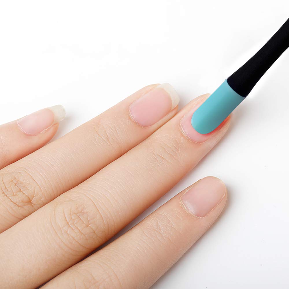 Close up of Ivon nail tool rubber tip and trimmer fork