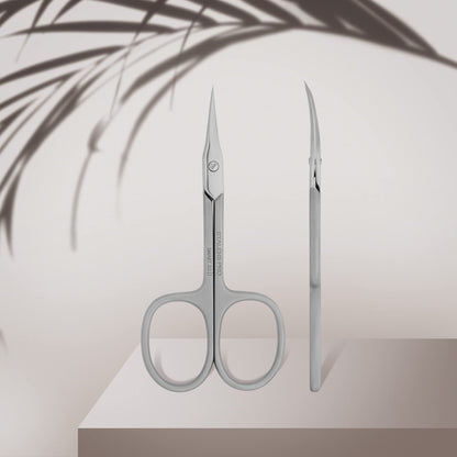 Close up view of the slim curved blades on the Staleks Smart 22 professional cuticle scissors