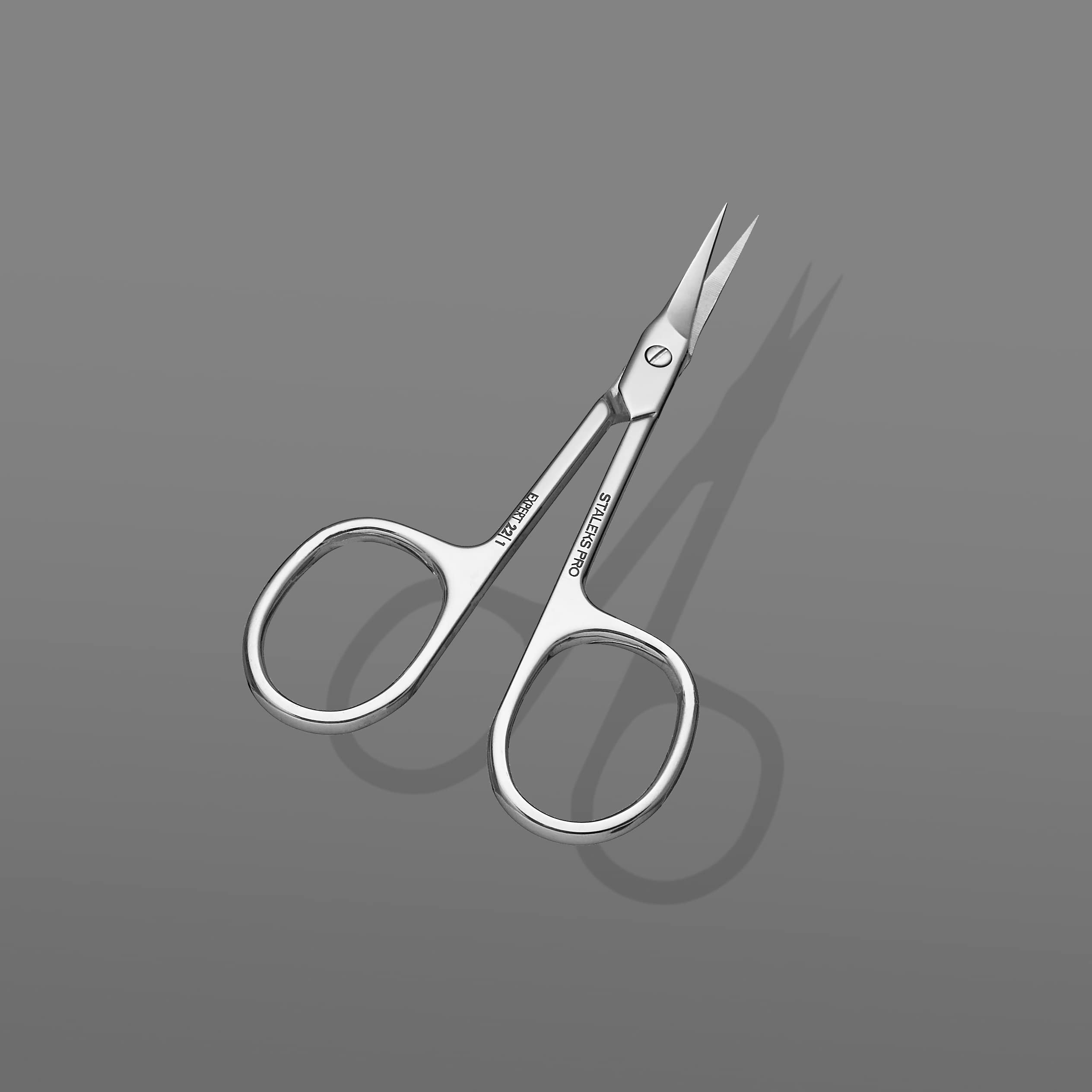 Ergonomic medium straight handles of Staleks Pro cuticle grooming tool showcased clearly