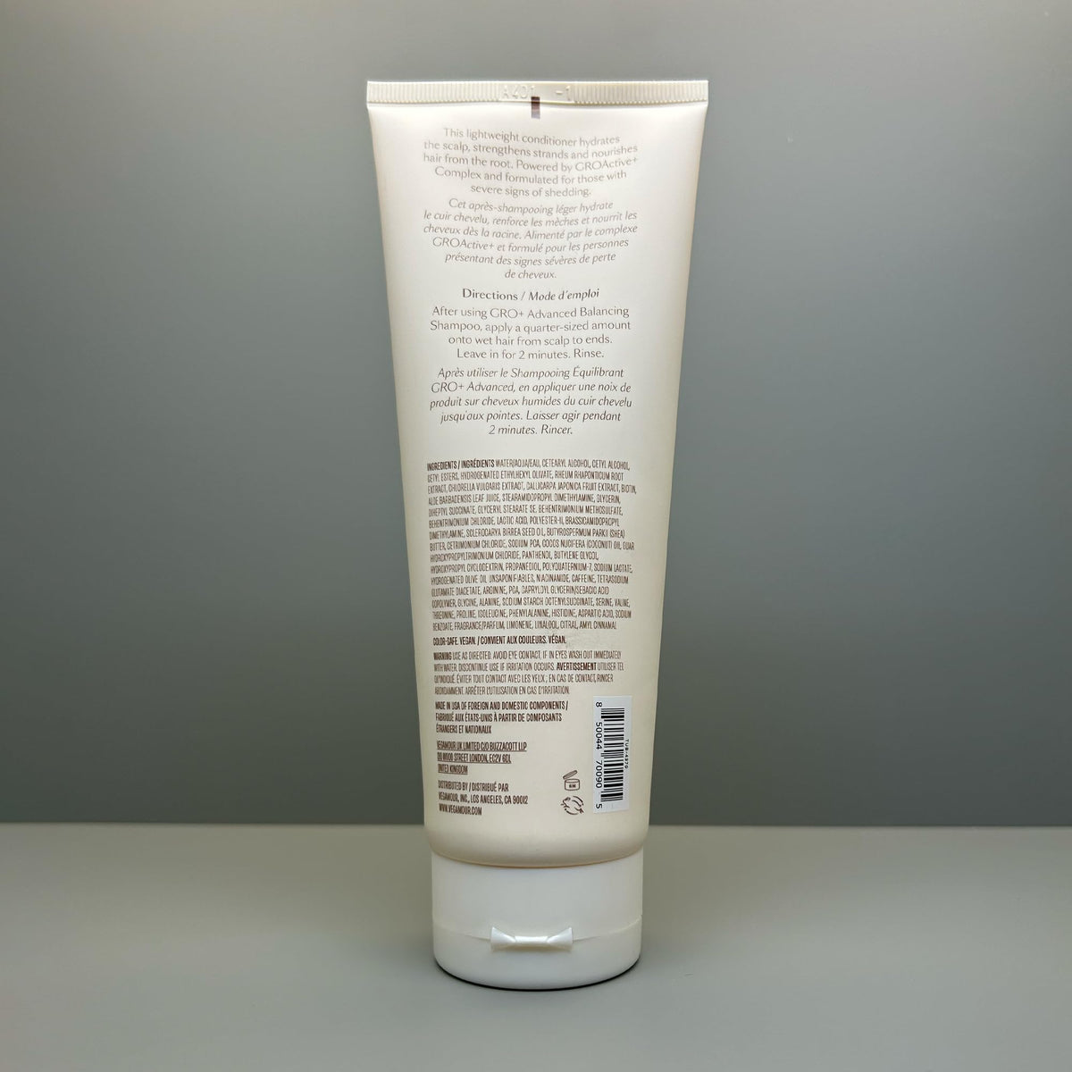 Vegamour Gro Plus Advanced Balancing Conditioner texture and consistency demonstration
