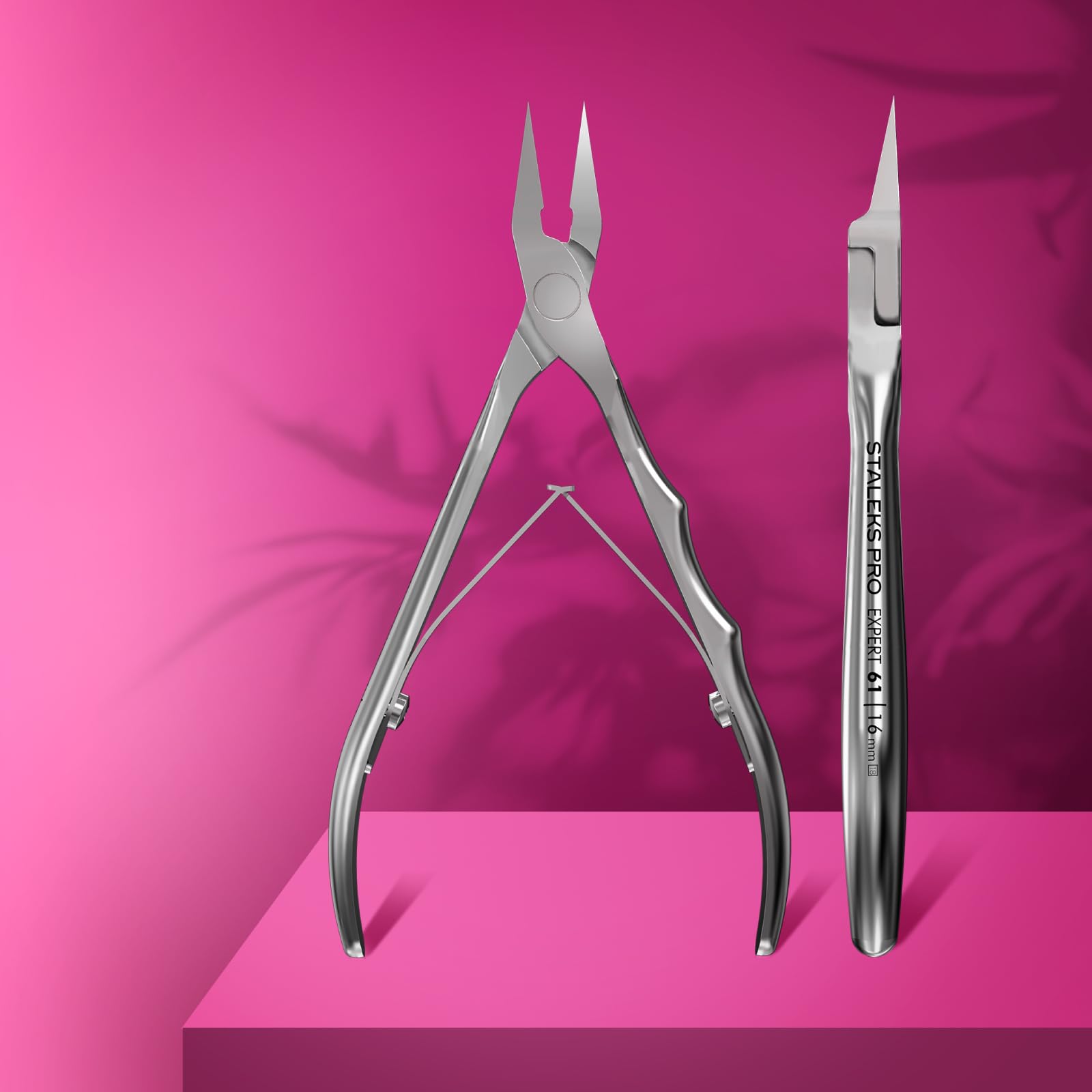 Staleks Pro Expert 61 ergonomic handle and spring design