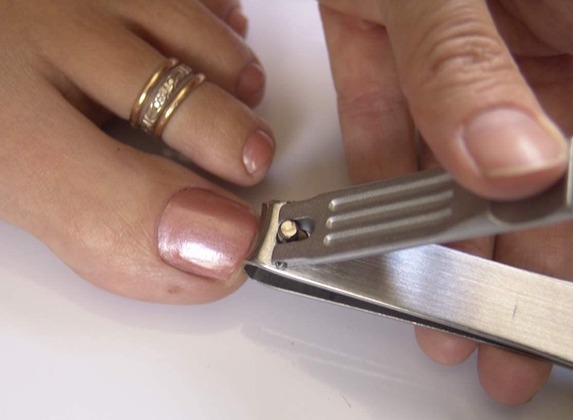 Seki Edge toenail clipper showing lever mechanism