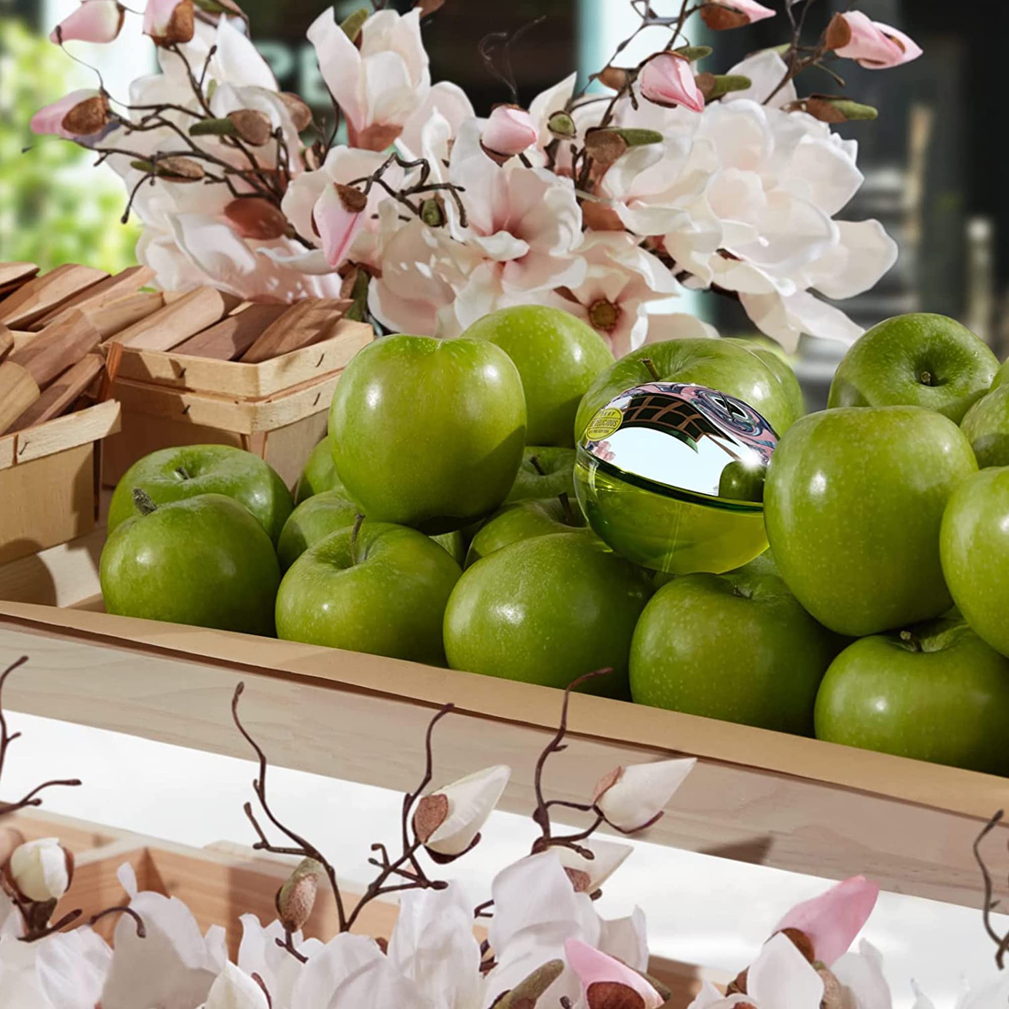 DKNY Be Delicious Eau de Parfum signature apple shaped perfume bottle