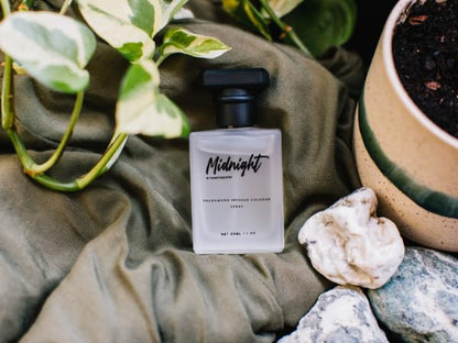 Side profile of RawChemistry Midnight pheromone cologne